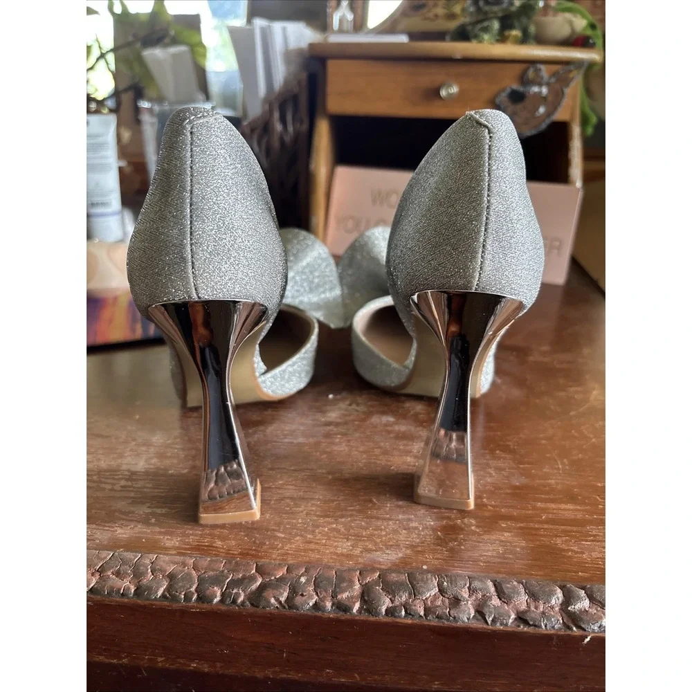Betsey Johnson minor wear